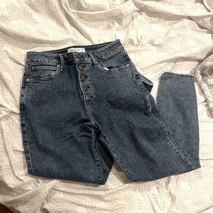 Super chic button up the front Abercrombie skinny jeans!